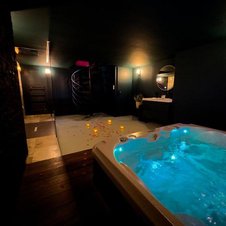 Mieuxqualhotel Jacuzzi Privatif Velvet Desire Bordeaux Kültér fotó