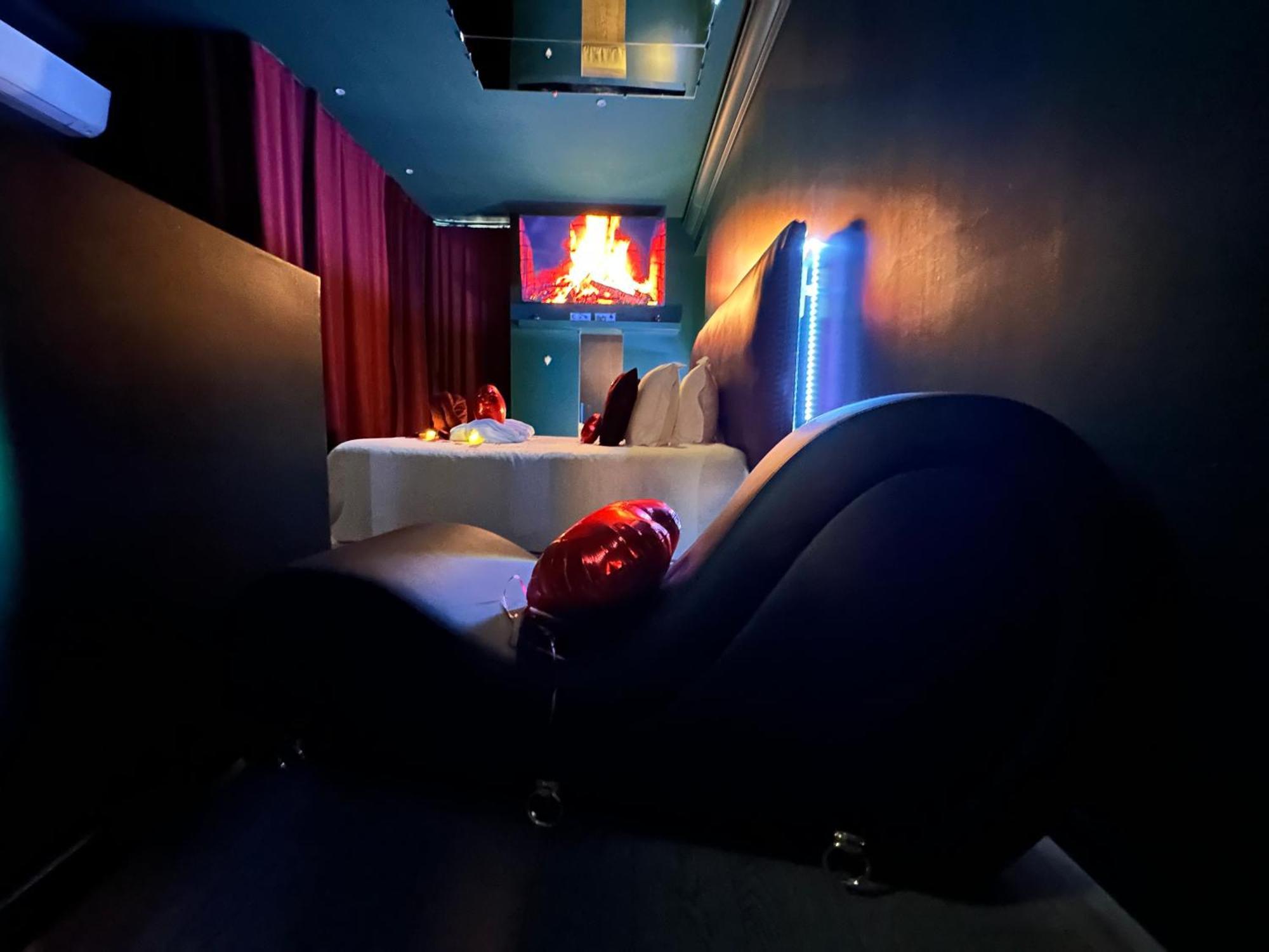 Mieuxqualhotel Jacuzzi Privatif Velvet Desire Bordeaux Kültér fotó