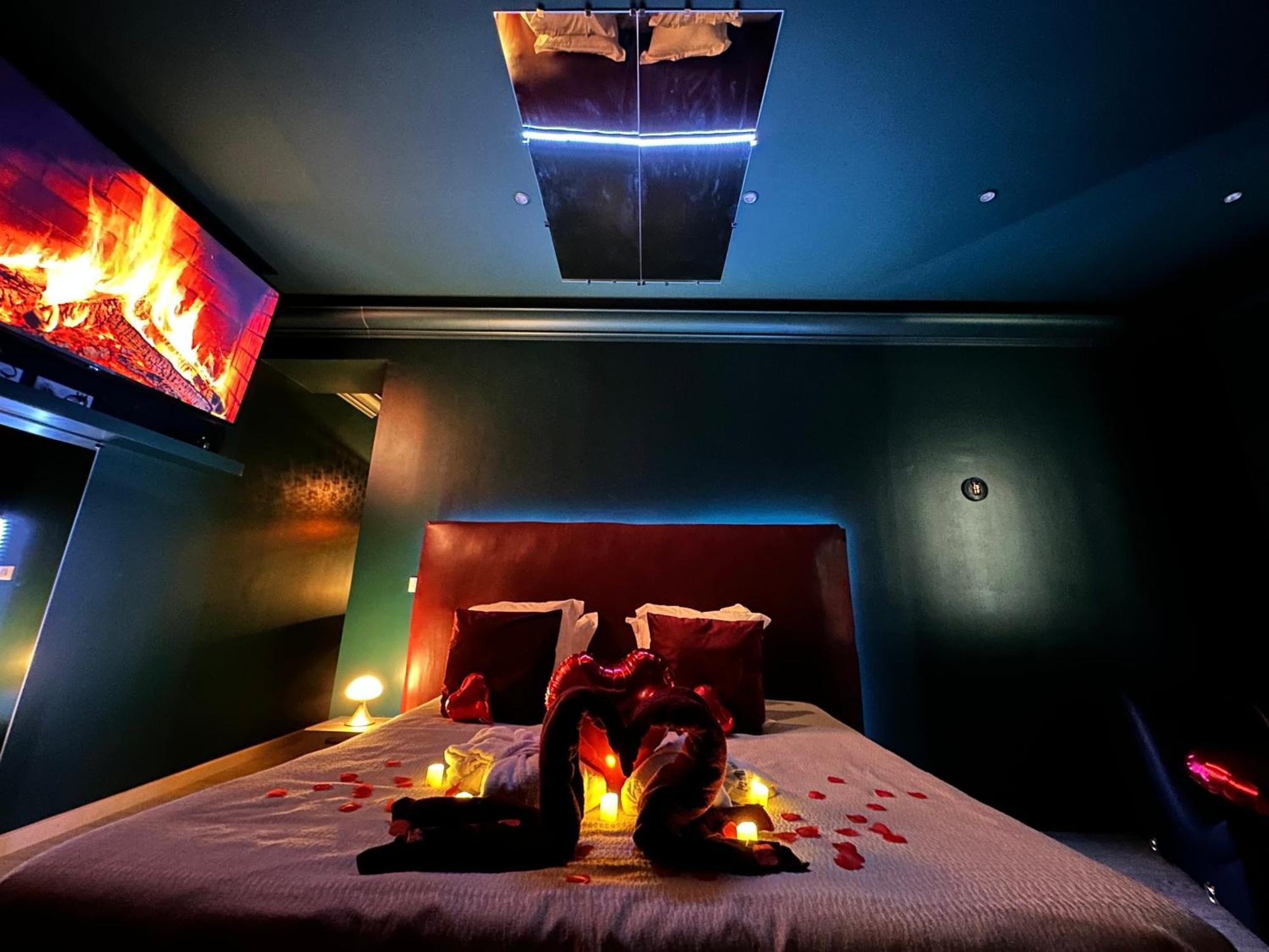 Mieuxqualhotel Jacuzzi Privatif Velvet Desire Bordeaux Kültér fotó