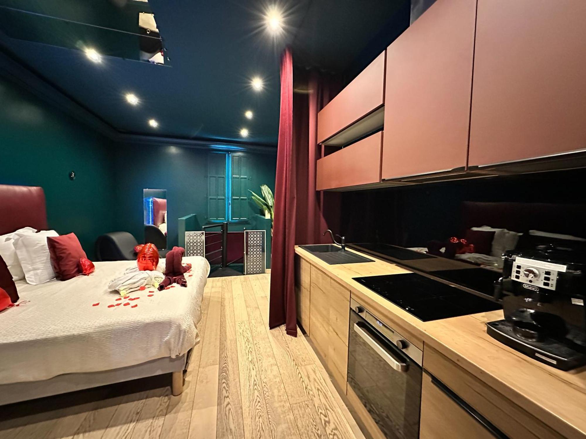 Mieuxqualhotel Jacuzzi Privatif Velvet Desire Bordeaux Kültér fotó