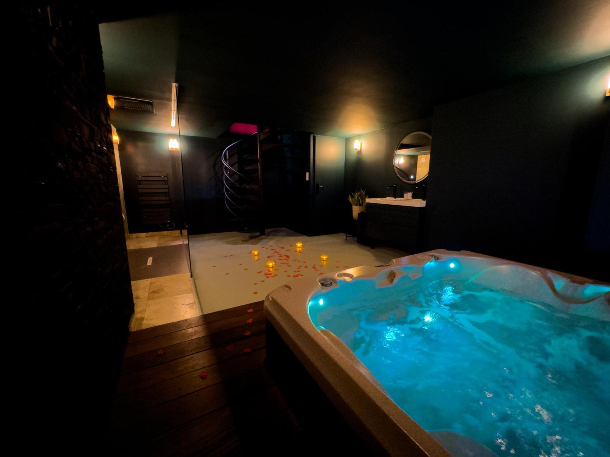 Mieuxqualhotel Jacuzzi Privatif Velvet Desire Bordeaux Kültér fotó