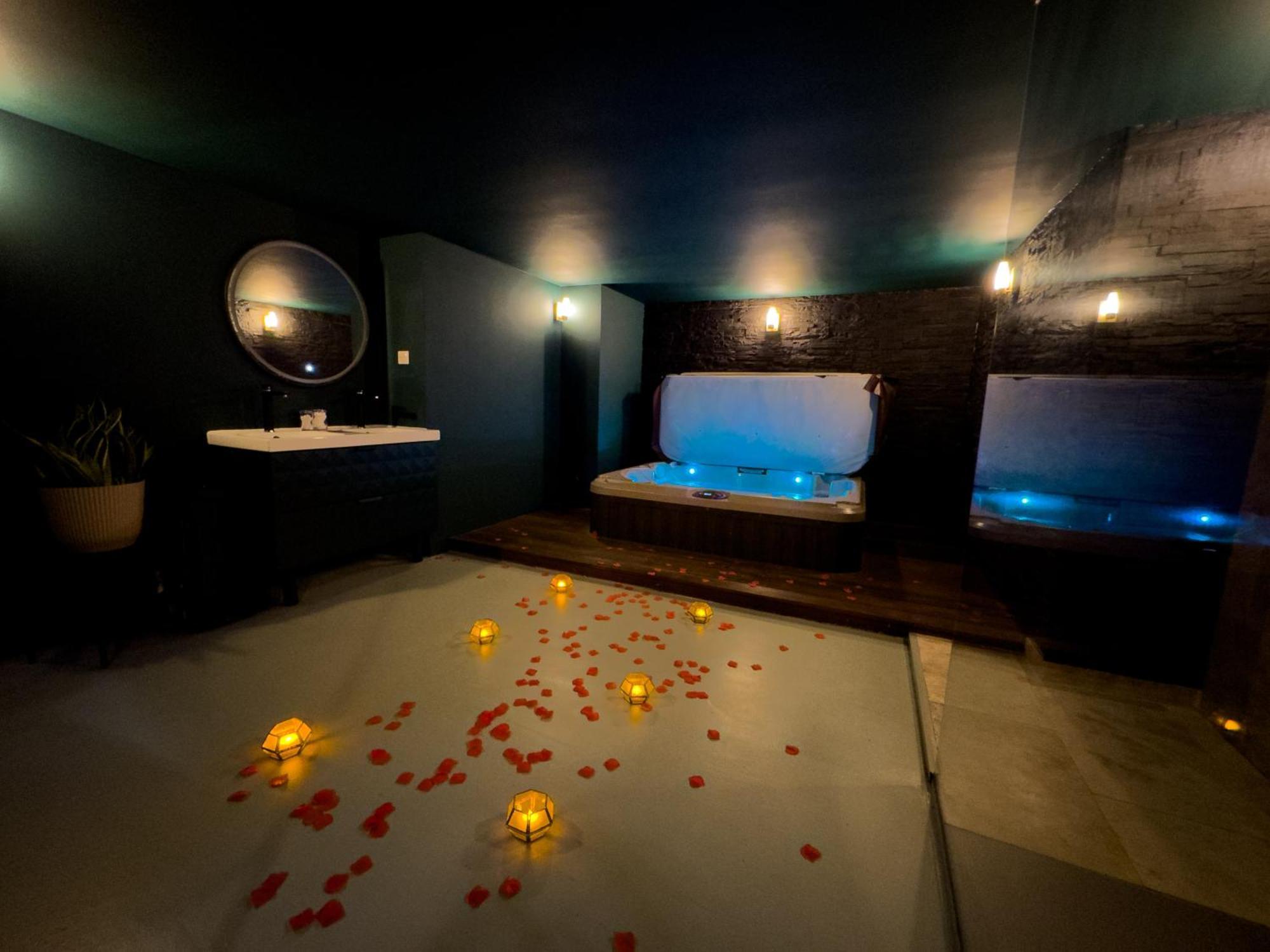 Mieuxqualhotel Jacuzzi Privatif Velvet Desire Bordeaux Kültér fotó