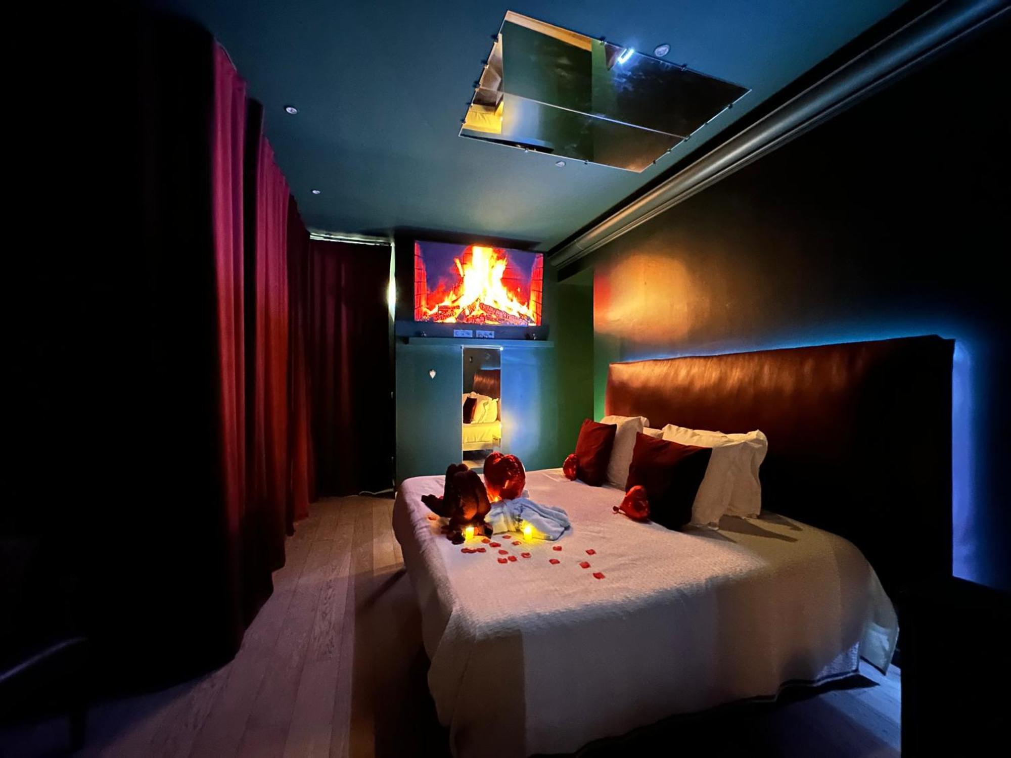 Mieuxqualhotel Jacuzzi Privatif Velvet Desire Bordeaux Kültér fotó